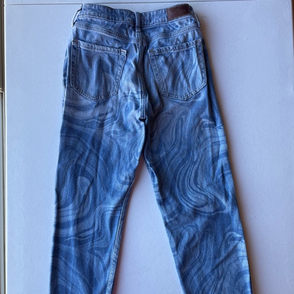 Hollister Curvy High-Rise Mom Jeans 24 Waist - Picture 4 of 4